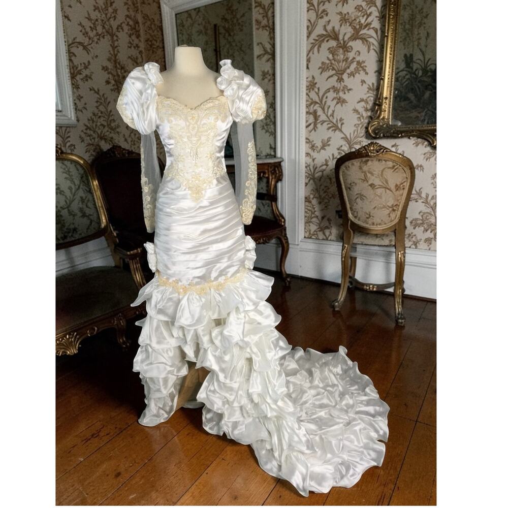 Vintage San Martin Mermaid Wedding Gown – Elegant Fitted Bridal Dress